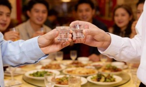 茅台顶不住了，五粮液利润暴跌65%