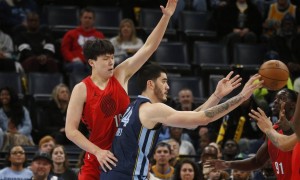 首发！杨瀚森4+5+转身暴扣 遇犯规陷阱末节爆发