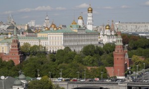 对俄威胁征100%关税、对乌输送武器，特朗普为俄乌和谈设50天期限