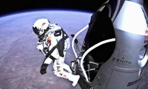 滑翔伞失控坠毁，全球“超音速跳伞第一人”意外身亡 曾从3.9万米太空边缘跳下