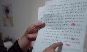 女子结婚14年遭丈夫家暴13年，致大小便失禁，孩子跪地说情被打耳光